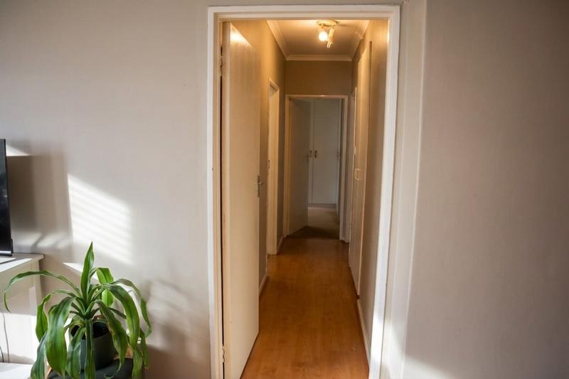 To Let 2 Bedroom Property for Rent in Vredehoek Western Cape